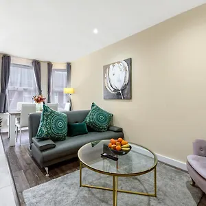  Apartment Family Friendly, Zone 2, 2 Beds, Overground